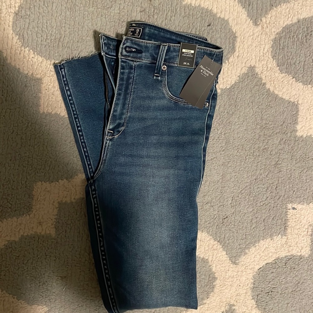 Brand new Abercrombie high rise jean leggings